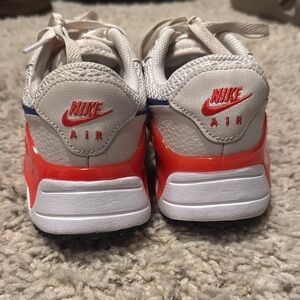 Women’s Nike tennis shoes